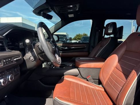 Used 2024 GMC Yukon XL Denali Ultimate AWD/4WD image 14