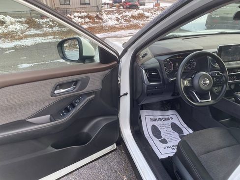 Used 2022 Nissan Rogue SV image 10