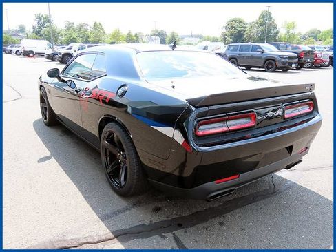 Used 2017 Dodge Challenger SRT Hellcat RWD image 5