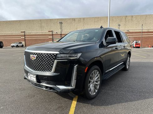 Used 2023 Cadillac Escalade ESV Premium Luxury image 4