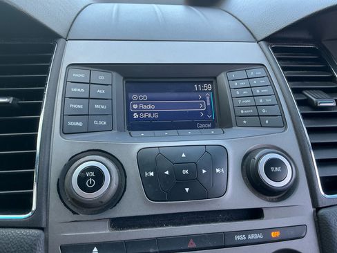 Used 2016 Ford Taurus SEL image 26