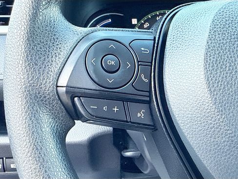 Used 2025 Toyota RAV4 XLE AWD/4WD image 36
