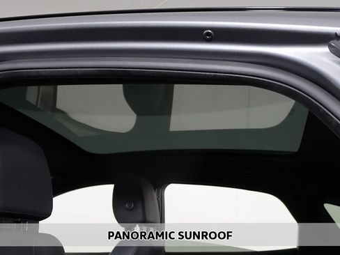 Used 2022 Jaguar E-PACE SE image 4