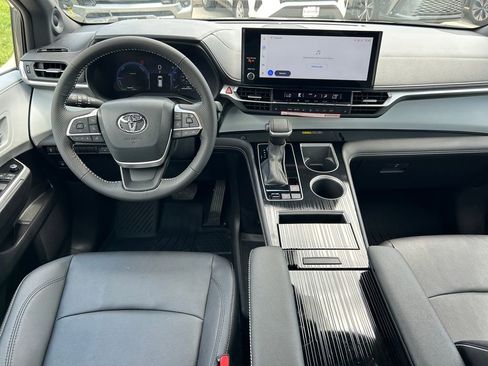 Used 2026 Toyota Sienna XSE AWD/4WD image 18