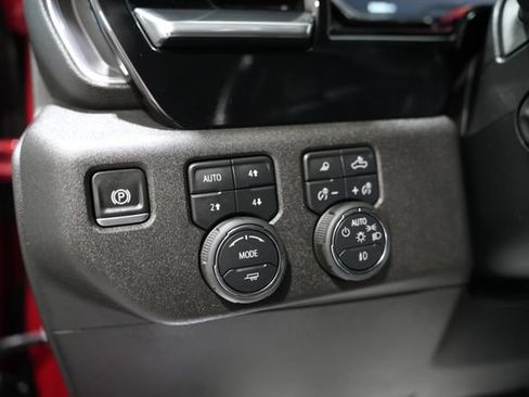 Used 2025 Chevrolet Silverado 1500 LTZ AWD/4WD image 13