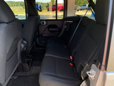 Used 2022 Jeep Wrangler Unlimited Sport image 28