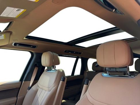 New 2026 Land Rover Range Rover Long Wheelbase SE AWD/4WD image 12