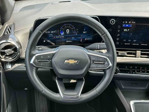 Used 2025 Chevrolet Equinox LT FWD image 24