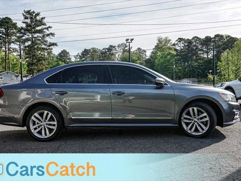 Used 2018 Volkswagen Passat 2.0T SE image 2