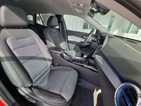 New 2025 Chevrolet Trax LT w/ LT Convenience Package FWD image 26