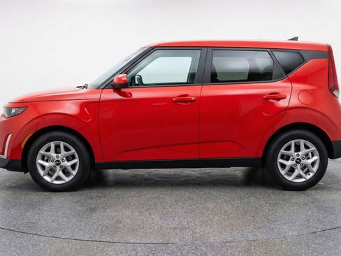 Used 2025 Kia Soul LX w/ LX Technology Package FWD image 5
