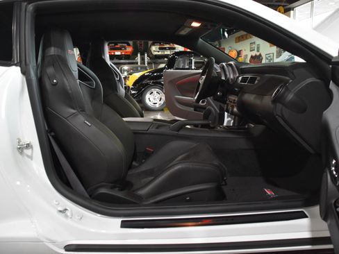 Used 2014 Chevrolet Camaro Z/28 RWD image 35