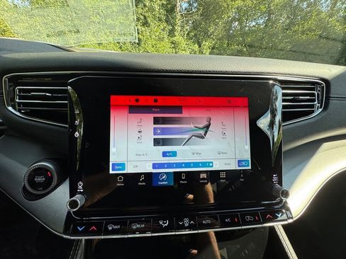 New 2025 Jeep Wagoneer L Series II w/ Premium Group I image 28