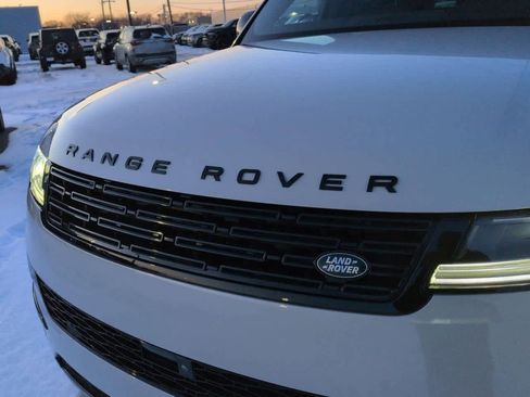 Used 2024 Land Rover Range Rover Sport SE image 12