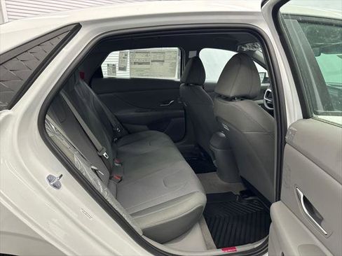 New 2026 Hyundai Elantra SE image 15