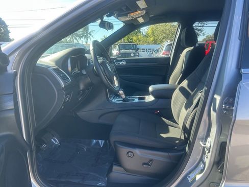 Used 2021 Jeep Grand Cherokee Laredo image 9