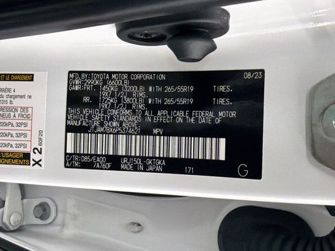 Used 2023 Lexus GX 460 Premium w/ Accessory Package AWD/4WD image 19