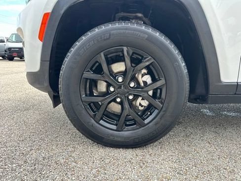Used 2024 Jeep Grand Cherokee Altitude RWD image 54