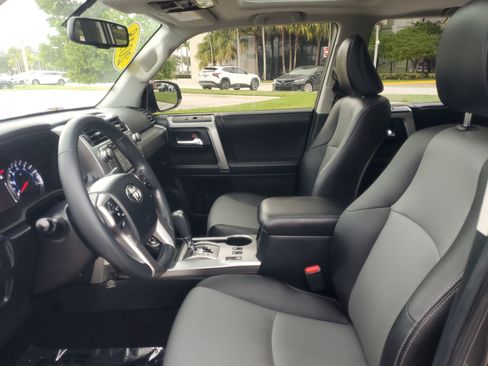 Used 2018 Toyota 4Runner 4WD image 14