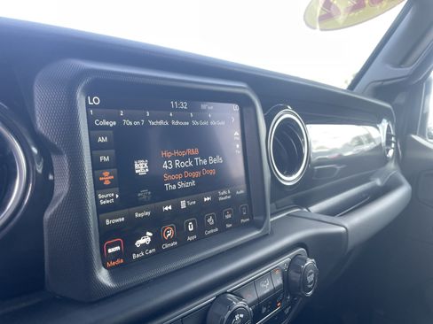 Used 2022 Jeep Wrangler Unlimited Sahara AWD/4WD image 22