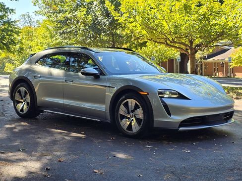 Used 2023 Porsche Taycan 4 Cross Turismo w/ Premium Package image 9