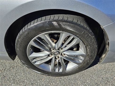 Used 2015 Toyota Camry LE image 15