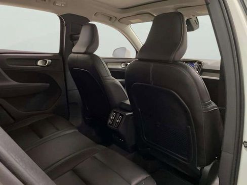 Used 2025 Volvo XC40 B5 Plus image 26