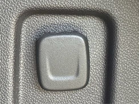 Used 2023 Chevrolet Blazer LT FWD image 31