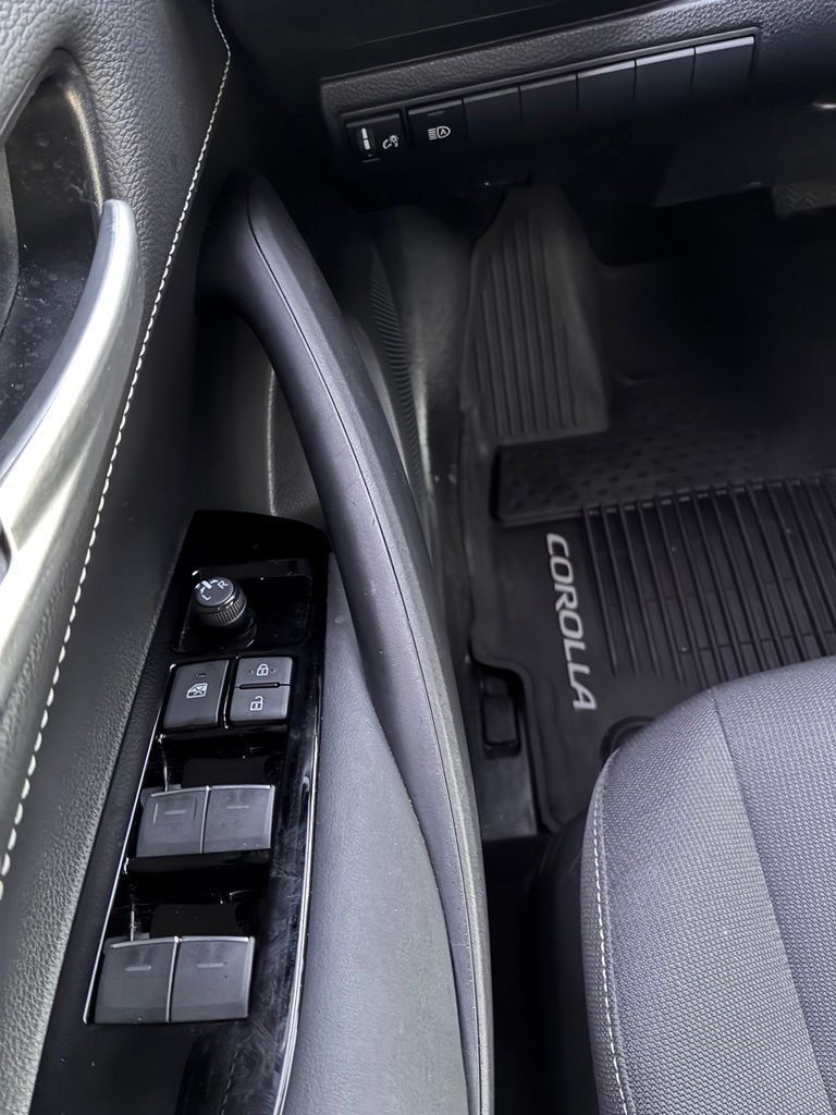 Used 2023 Toyota Corolla SE FWD image 32