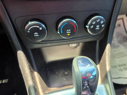 Used 2014 Dodge Avenger SE w/ Rallye Appearance Group FWD image 31