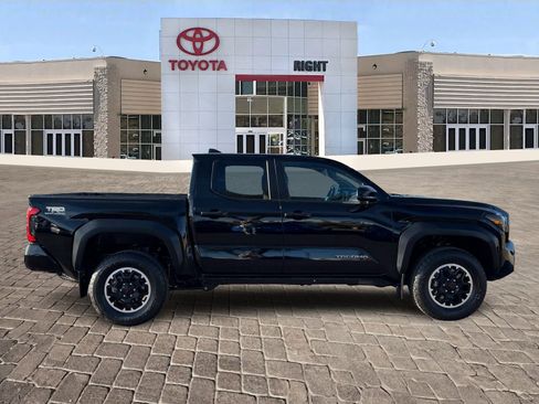 Used 2024 Toyota Tacoma TRD Off-Road image 5