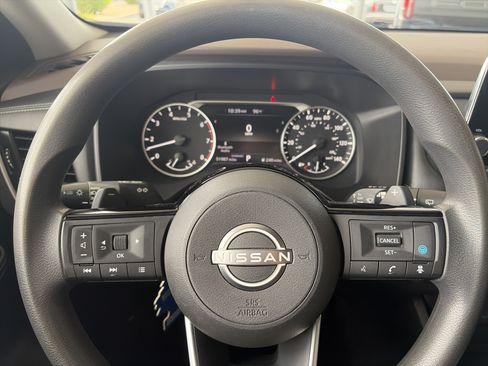 Used 2023 Nissan Rogue SV FWD image 16