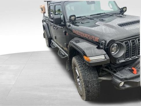 Used 2024 Jeep Gladiator Mojave AWD/4WD image 10