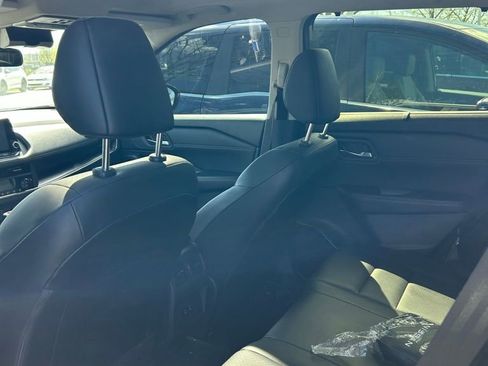 Used 2024 Nissan Rogue SV w/ SV Premium Package image 6