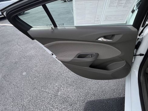 Used 2018 Chevrolet Cruze LT FWD image 29