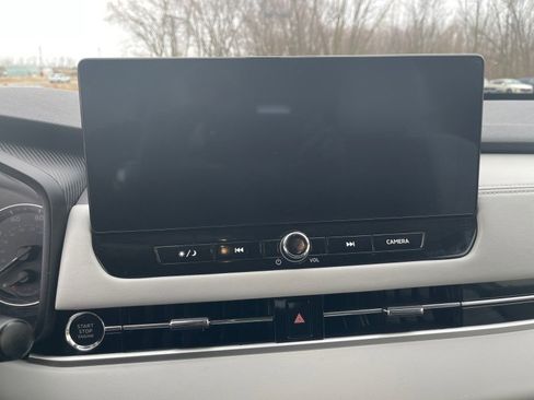 Used 2025 Mitsubishi Outlander SE image 11