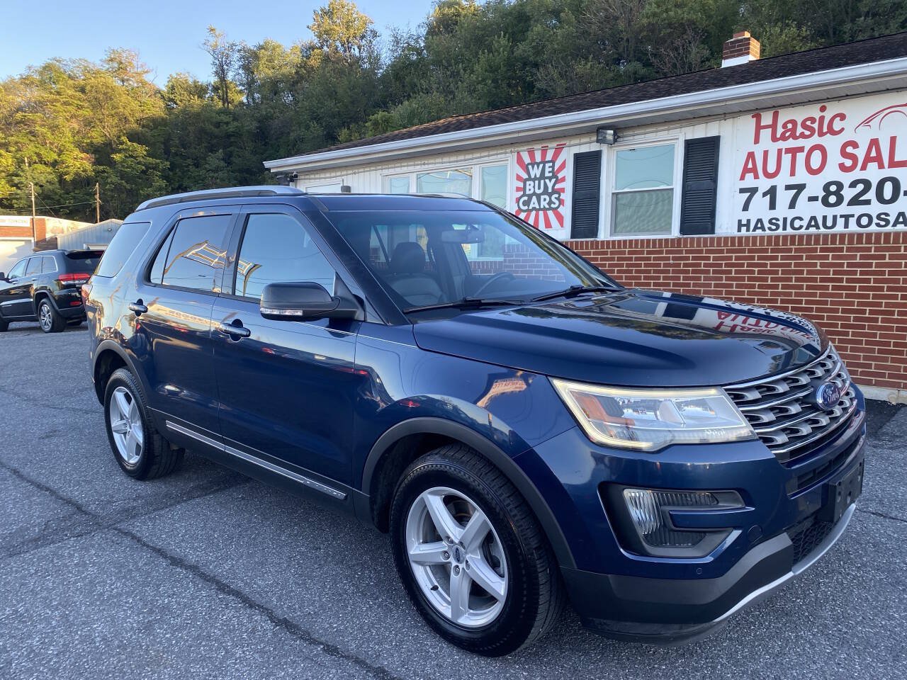Used 2016 Ford Explorer XLT w/ Equipment Group 202A AWD/4WD image 1