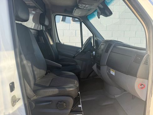 Used 2015 Mercedes-Benz Sprinter 2500 image 14