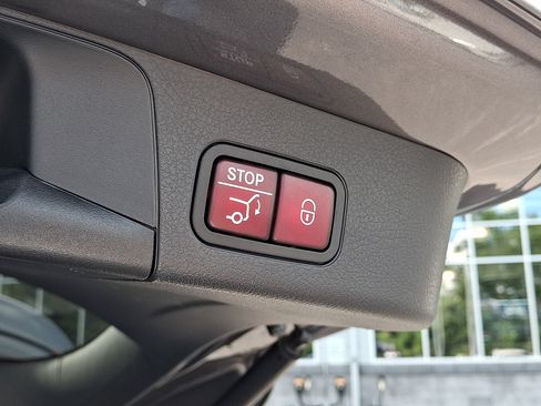 Certified 2023 Mercedes-Benz GLB 250 4MATIC image 31