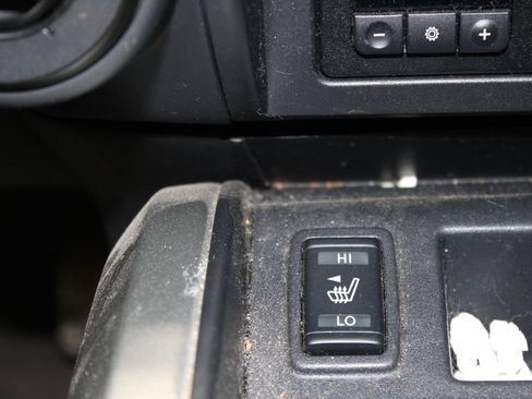 Used 2022 Nissan Titan SV w/ SV Convenience Package image 29