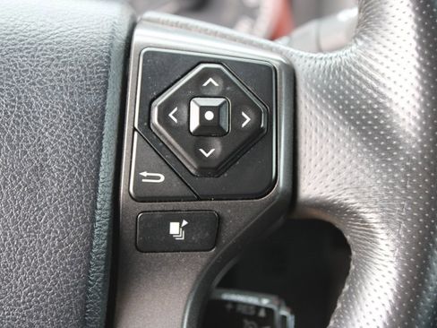 Used 2017 Toyota Tacoma TRD Off-Road image 15