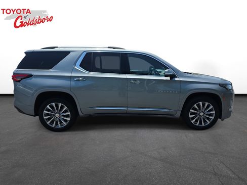 Used 2023 Chevrolet Traverse Premier FWD image 4