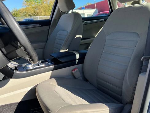 Used 2019 Ford Fusion SE image 7