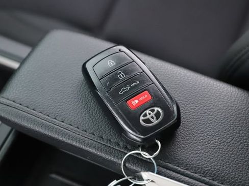 Used 2022 Toyota Tundra SR5 AWD/4WD image 19