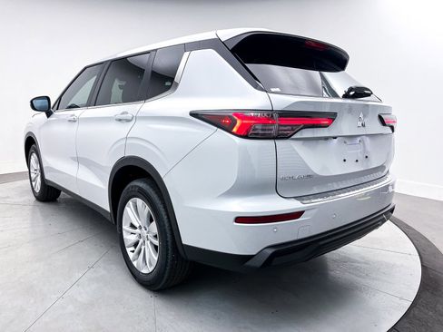 New 2025 Mitsubishi Outlander ES image 5