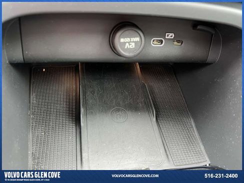 Certified 2025 Volvo XC40 B5 Plus w/ Protection Package Premier image 31