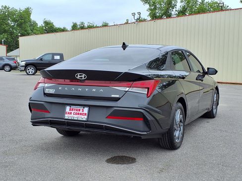 Used 2025 Hyundai Elantra Hybrid FWD image 20