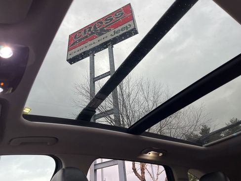 Used 2021 Kia Sorento S w/ Panoramic Sunroof Package image 3