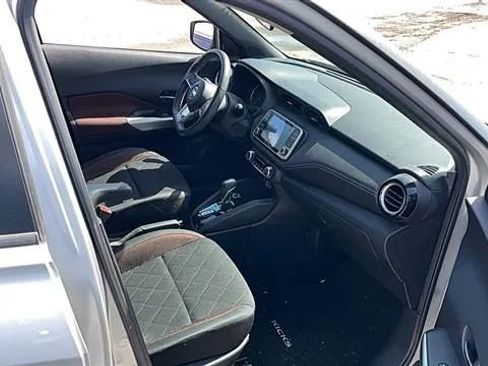 Used 2019 Nissan Kicks SR FWD image 10