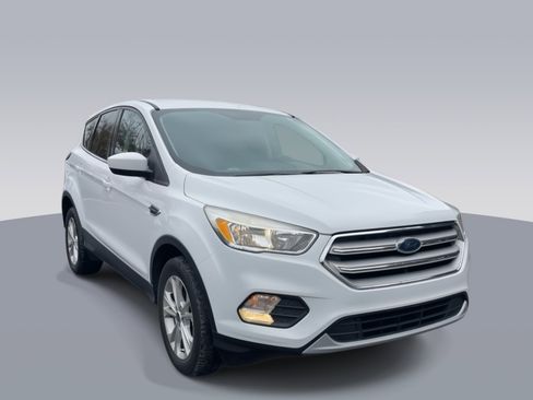 Used 2019 Ford Escape SE image 5